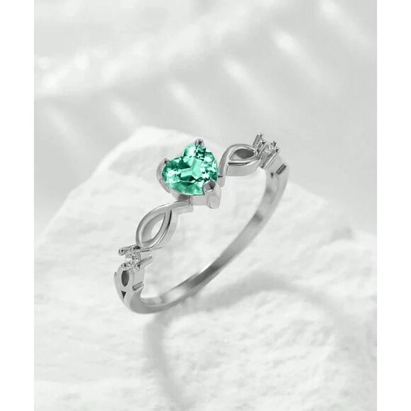 Dainty Silver Green Peridot Heart Ring Gemstone Crystal Fashion Jewelry sz: 8 - Picture 2 of 7